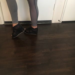 Sport shoes, also available in yellow: 6.5, 6